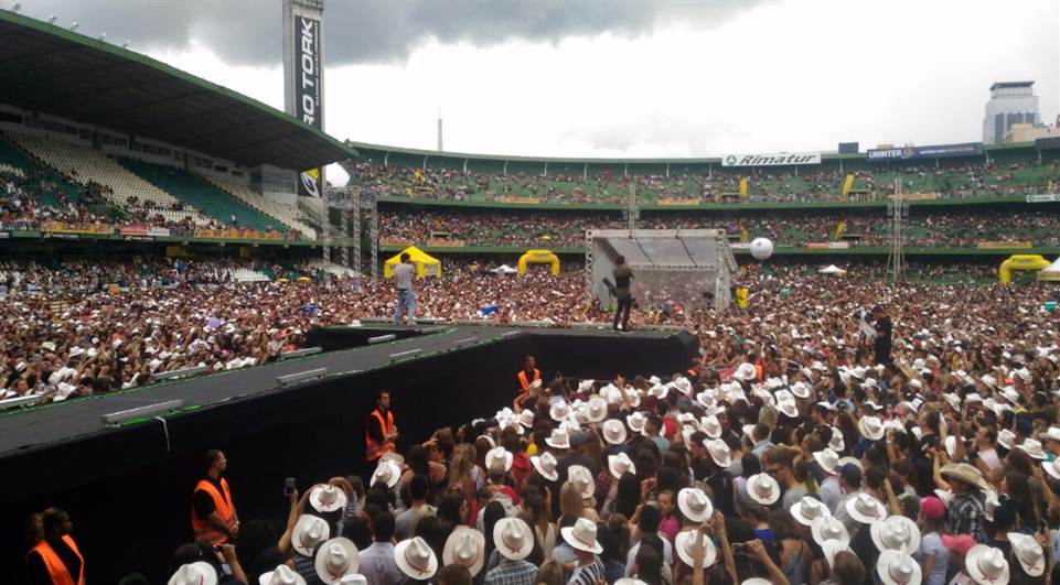 Últimas notícias  Em dias de jogo do Coritiba região do estádio fica  tumultuada - Band News FM Curitiba